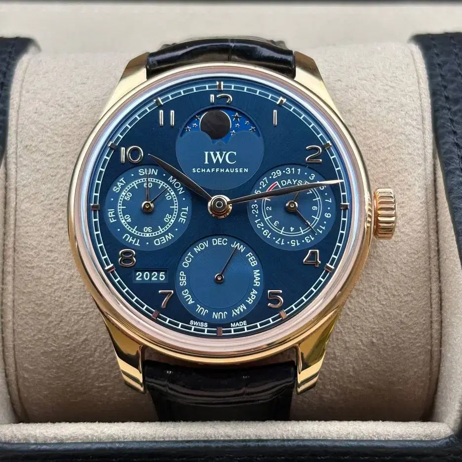 IWC 포르투기저 퍼페츄얼 캘린더 골드 시계 (IW503312)