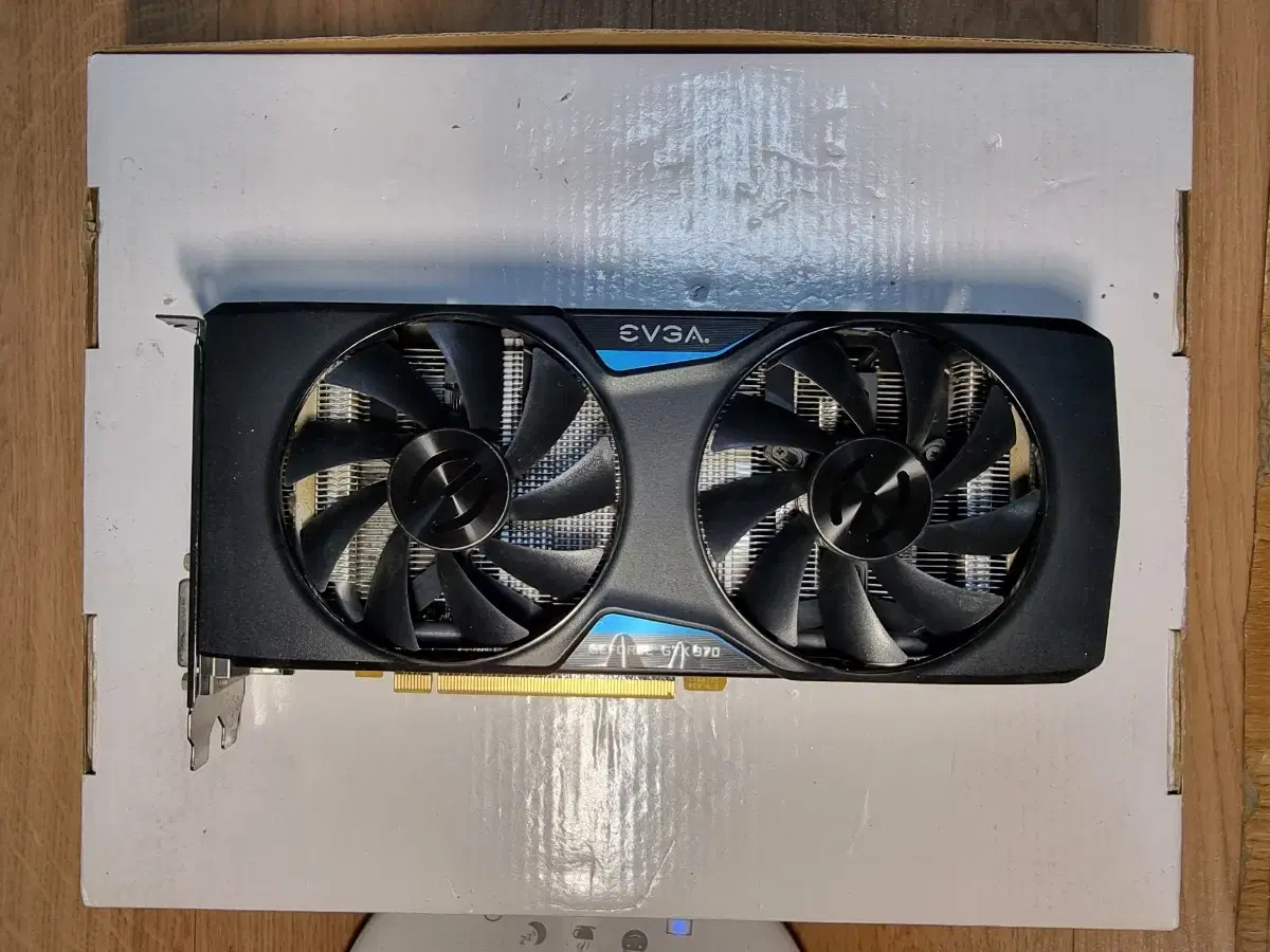 그래픽카드 / EVGA  GTX970  4GB / 싸게 팜