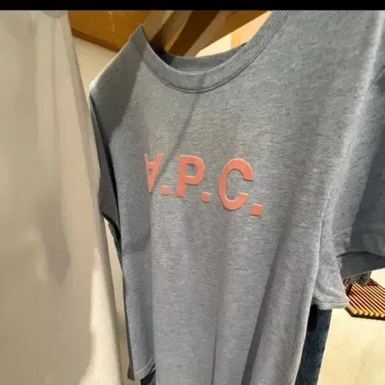 A.P.C 반팔 티셔츠