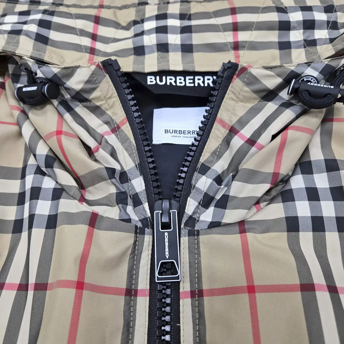 버버리(Burberry) 클래식 체크 후드 바람막이 점퍼 표준S 한국55