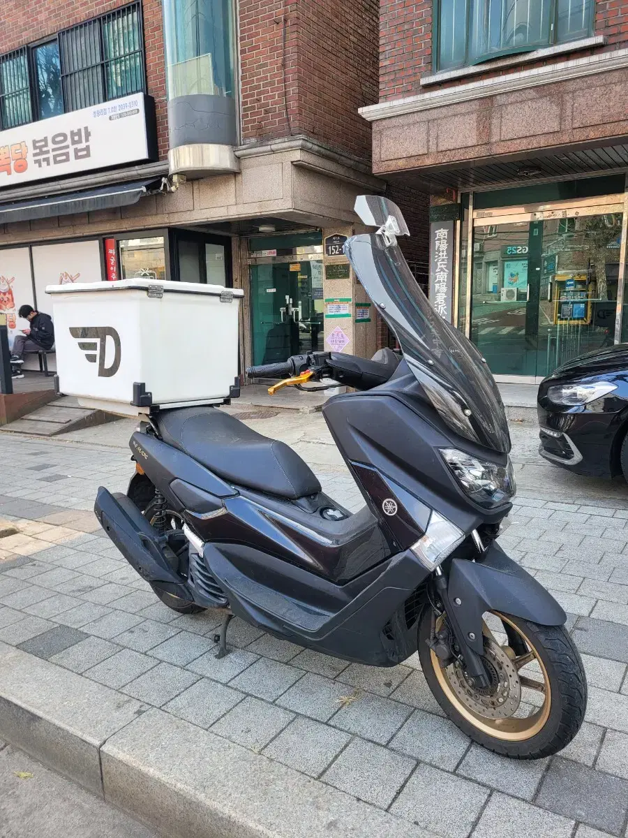 Nmax125 18년식 팝니다.