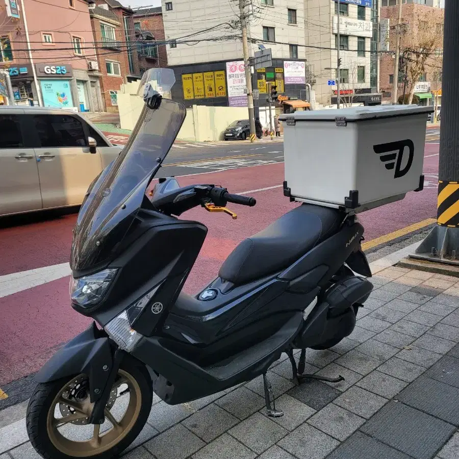 Nmax125 18년식 팝니다.