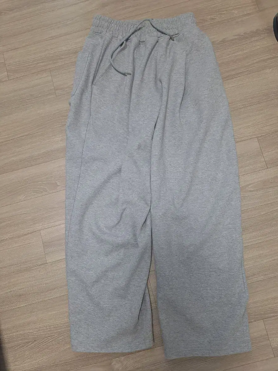 제로 Deep One Tuck Sweat Pants (Grey)