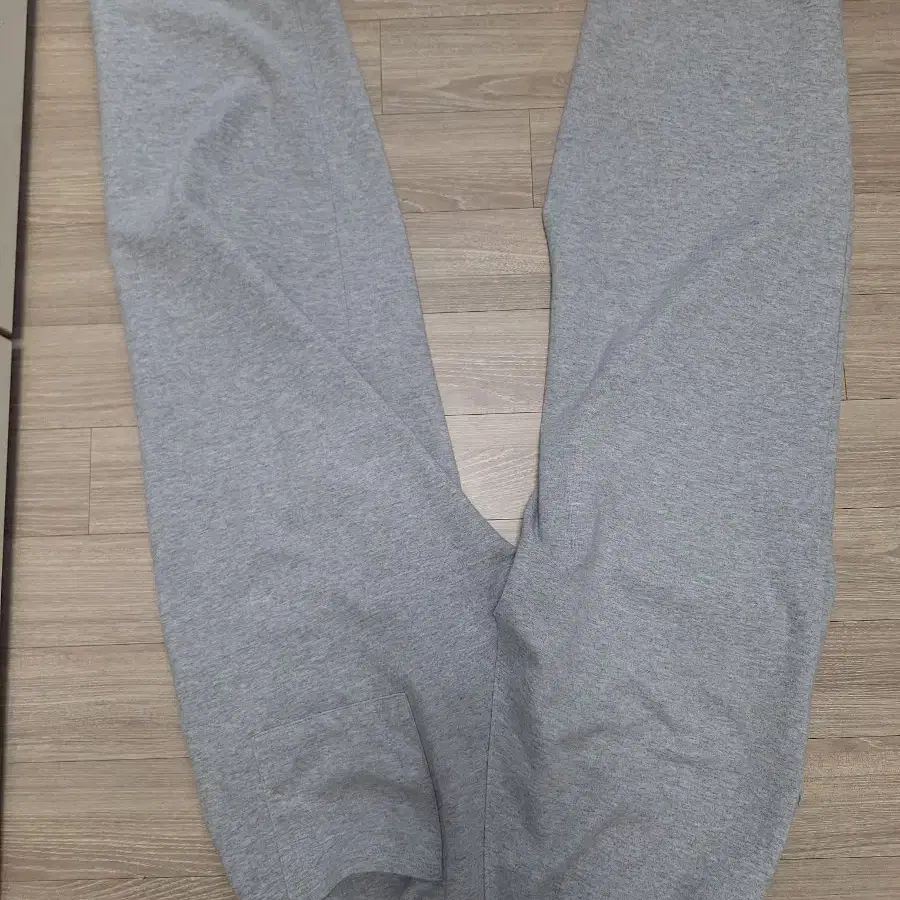 제로 Deep One Tuck Sweat Pants (Grey)