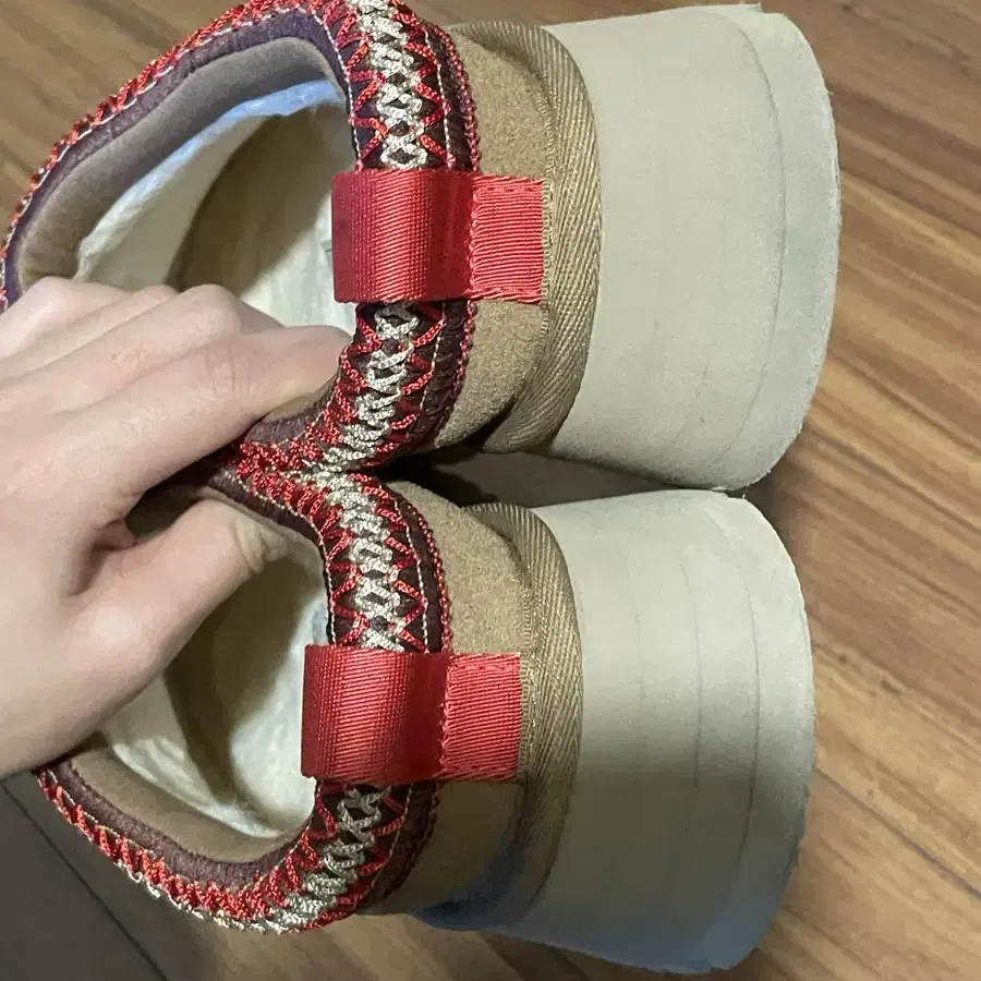 어그 타즈 ugg 240 플랫폼