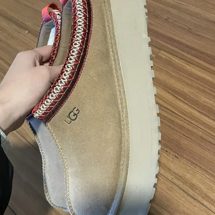 어그 타즈 ugg 240 플랫폼