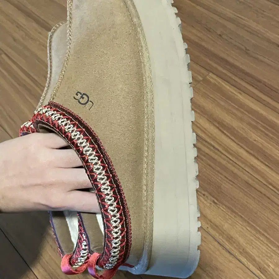 어그 타즈 ugg 240 플랫폼