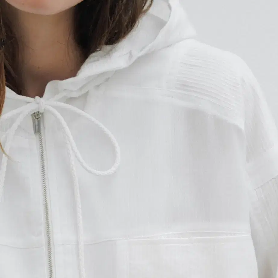 시엔느 Hoodied Zip Jumper_White