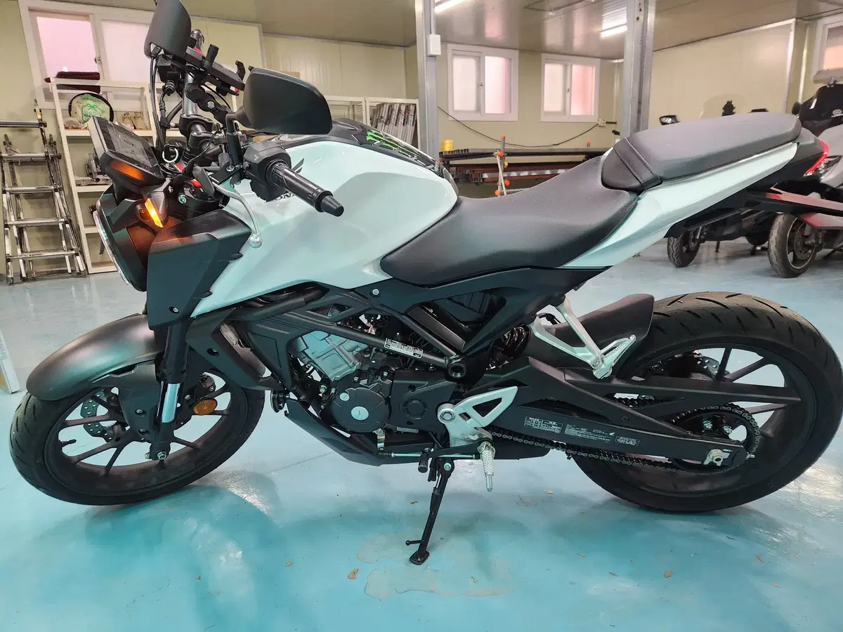 대구  cb125r  24년식 800키로  대차 xxxxx