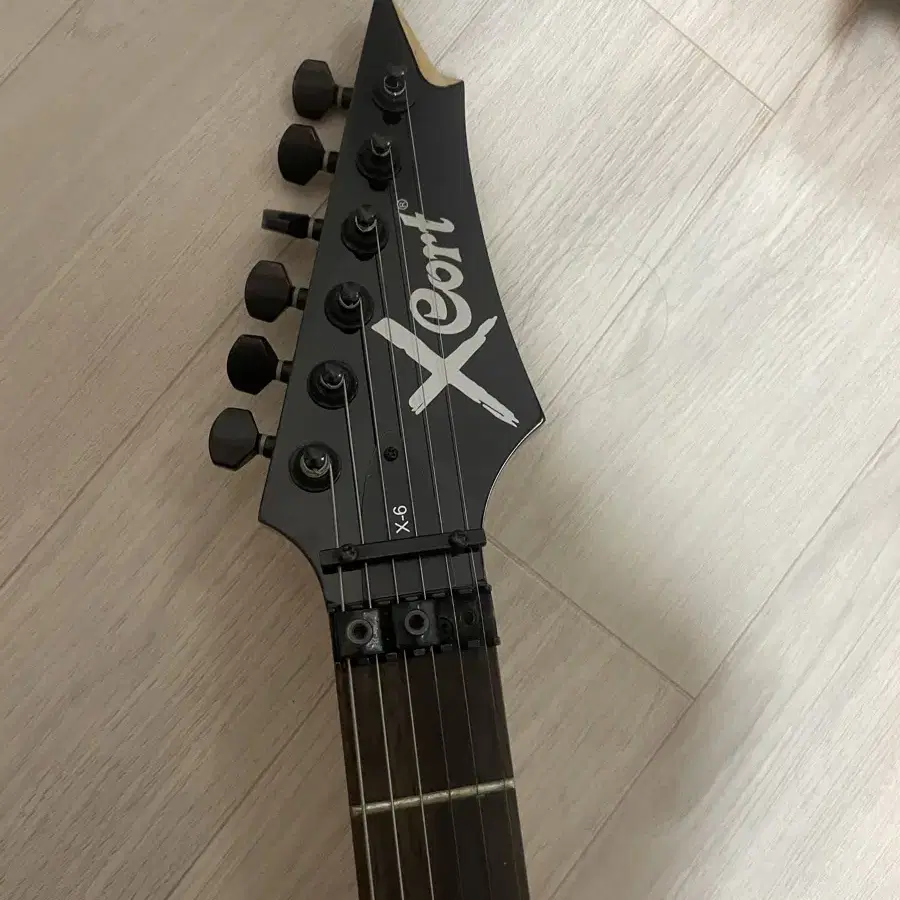 Cort x-6 일렉기타