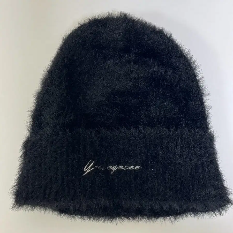 예스아이씨 비니 Yeseyesee hairy knit beanie