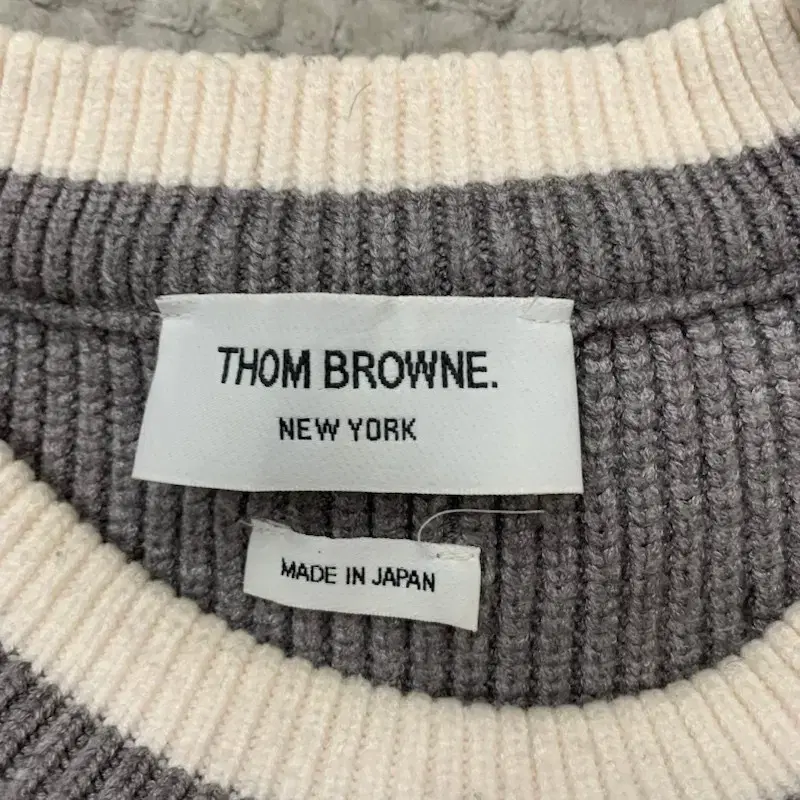 4 THOM BROWNE 톰브라운 니트 A00704