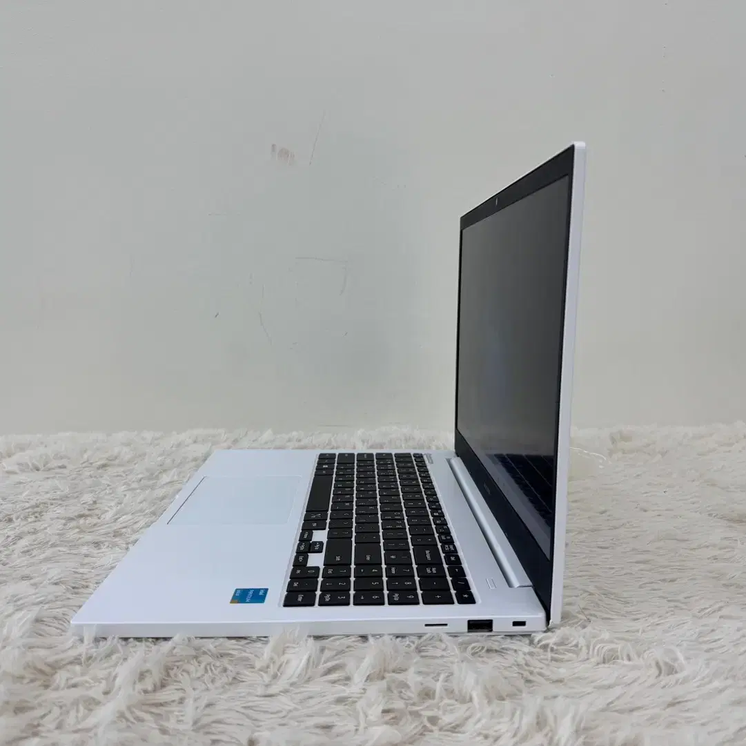 삼성 NT550XDA-K24AT