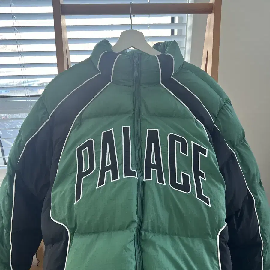 팔라스 palace 패딩 L