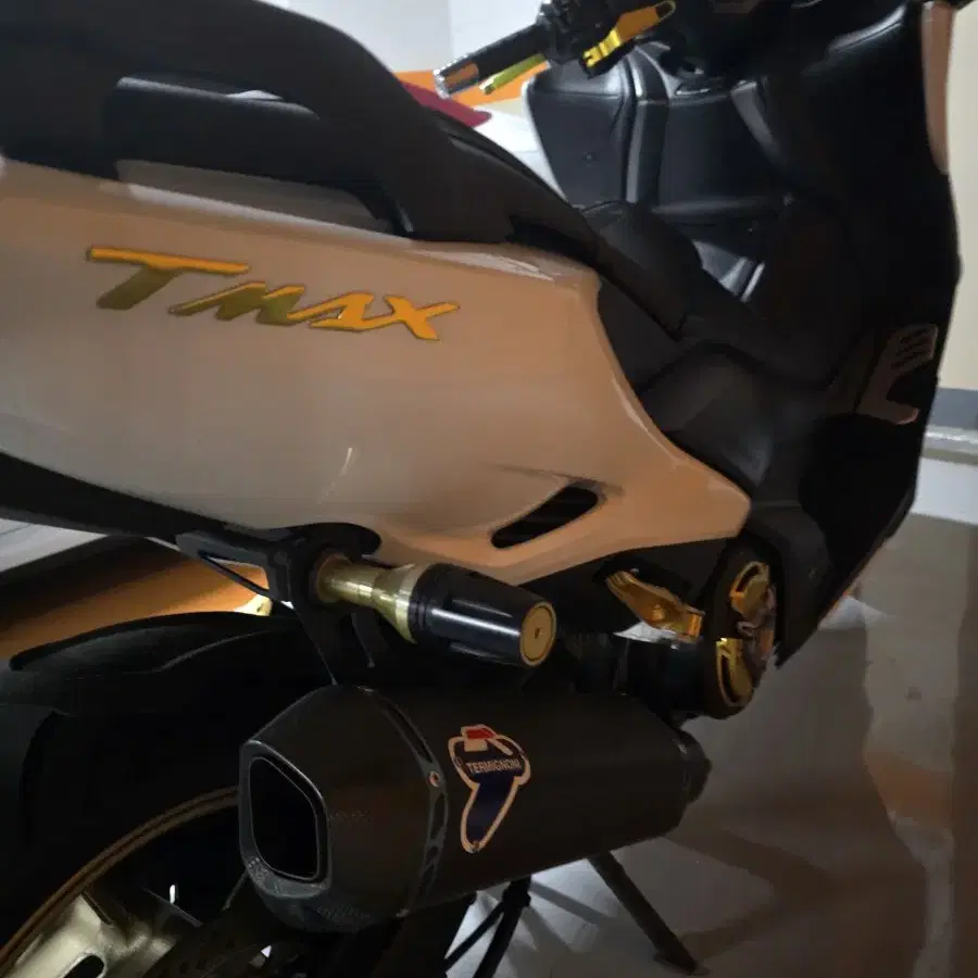 TMAX560