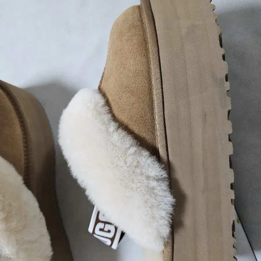 ugg 250 키높이어그슬리퍼 펀케트