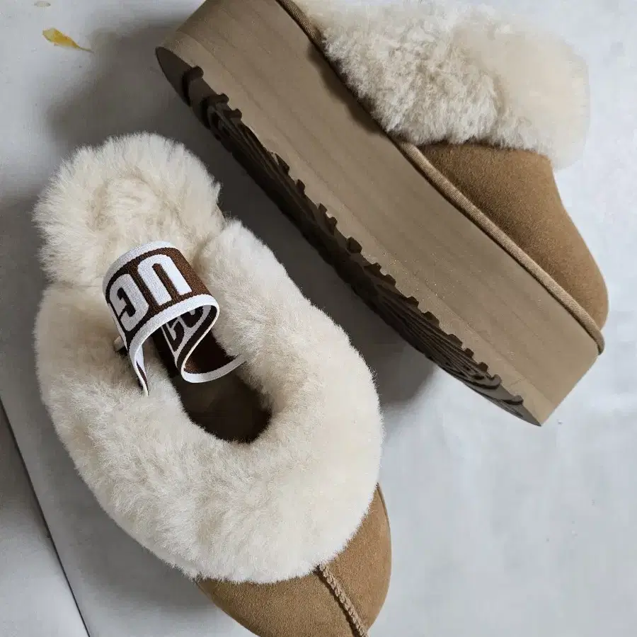 ugg 250 키높이어그슬리퍼 펀케트