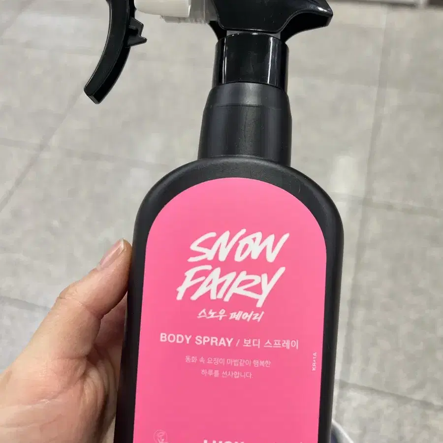 거의 새상품: 러쉬 바디스프레이 스노우페어리 200ml