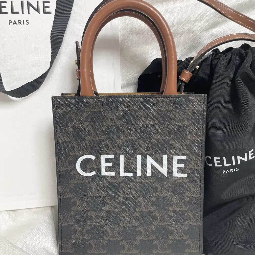 백화점 정품) 셀린느 버티컬 카바스 미니 CELINE 트리옹프 캔버스