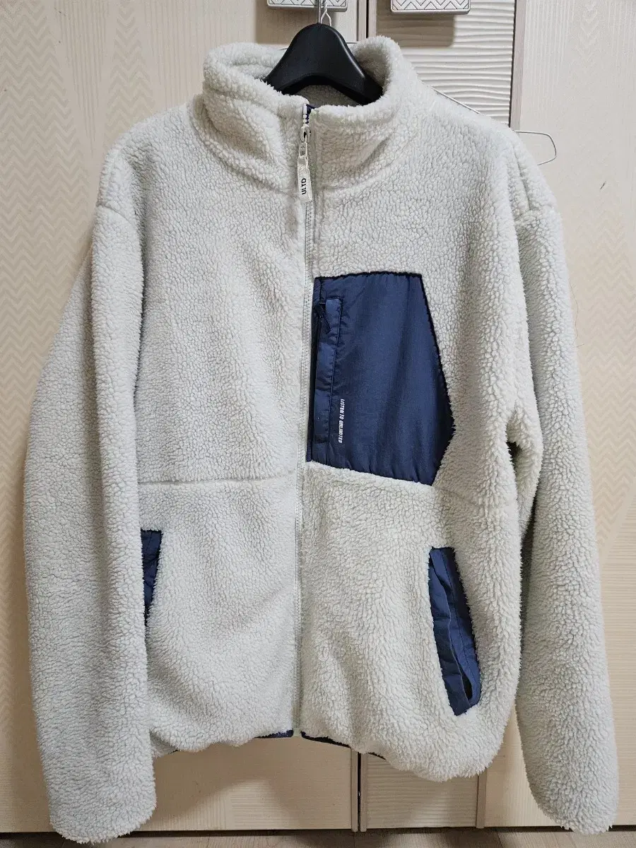 Puff-sleeved fleece jacket