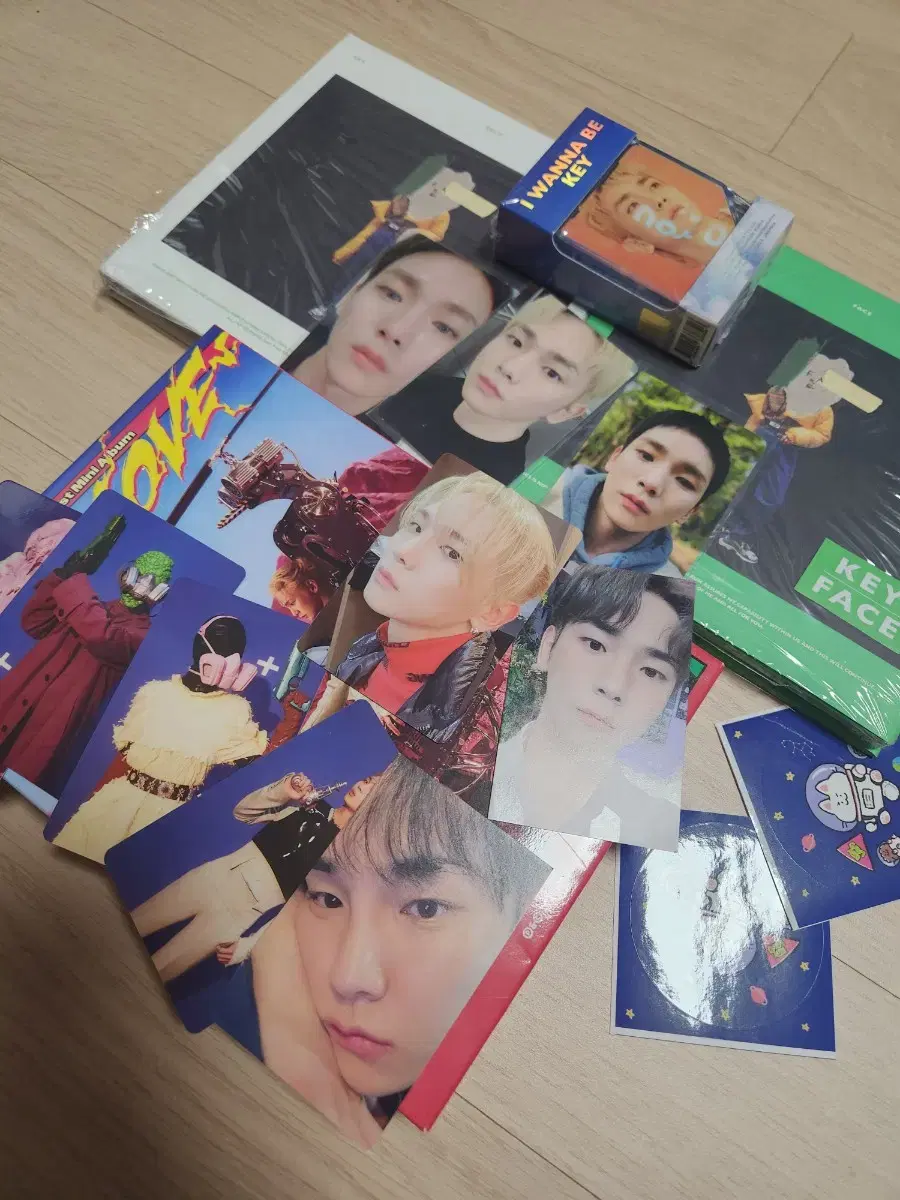 album, 2 types of key face photocard + bad love album