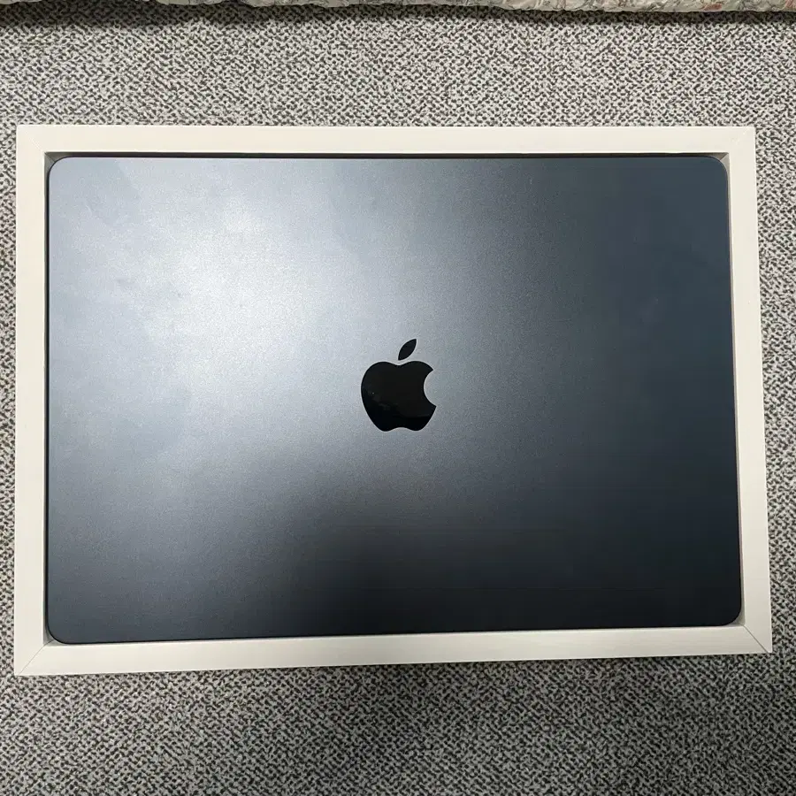 13인치 MacBook Air M3 256기가+ 에플케어(27년 6월 까