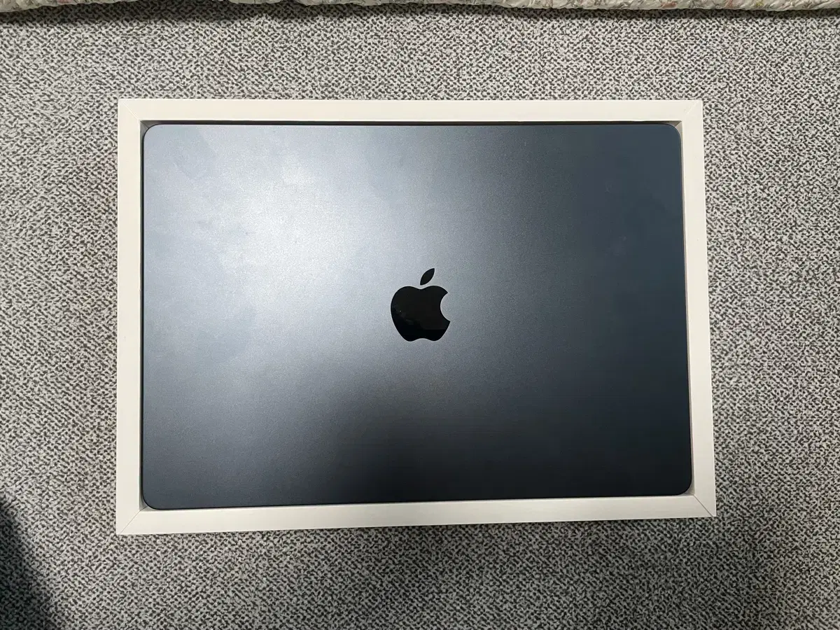 13인치 MacBook Air M3 256기가+ 에플케어(27년 6월 까