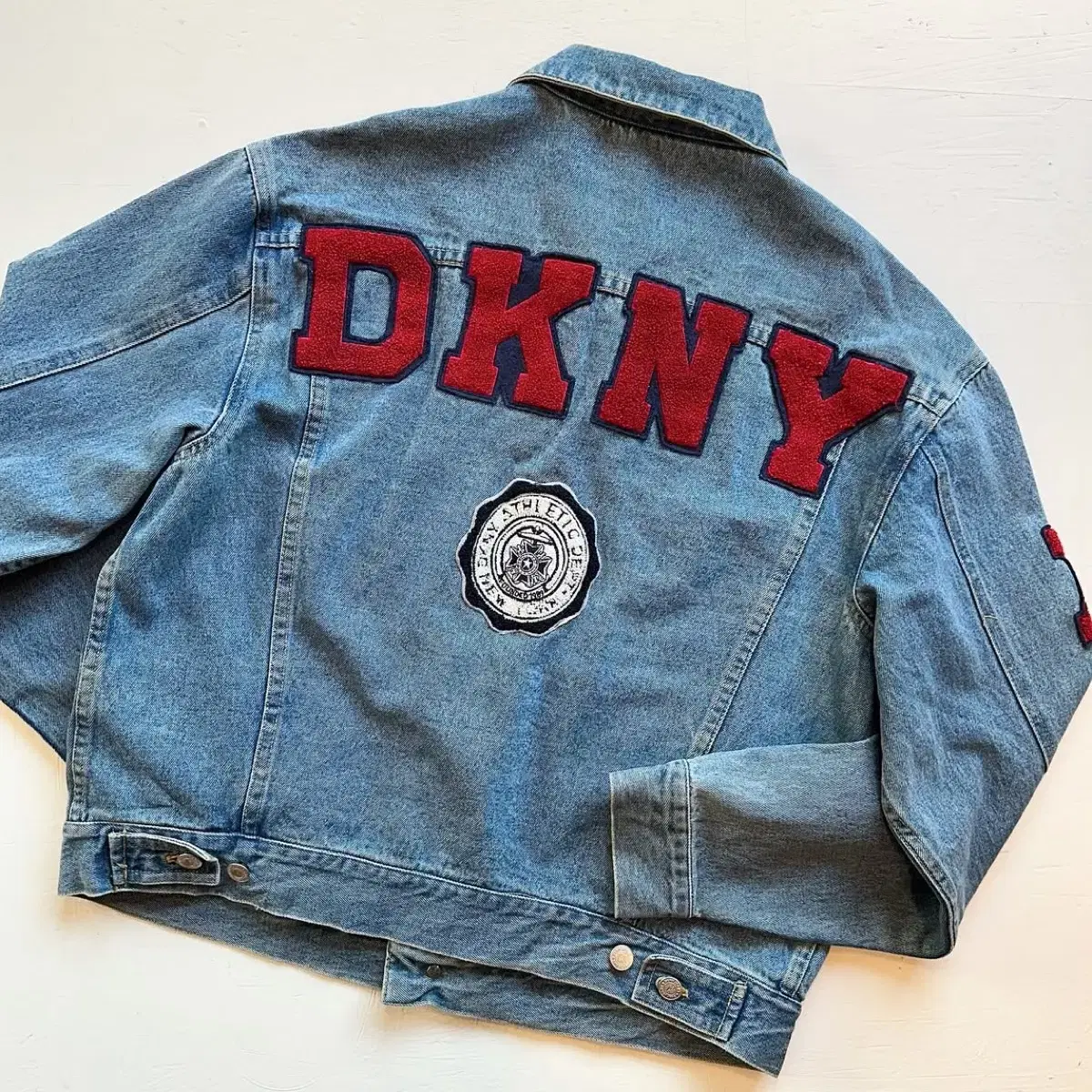 DKNY 데님 트러커 자켓