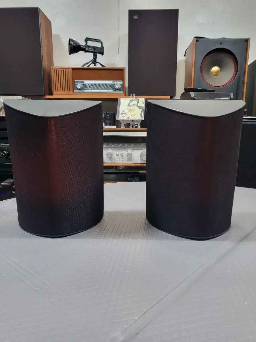 Made in Denmark JAMO bookshelf speaker