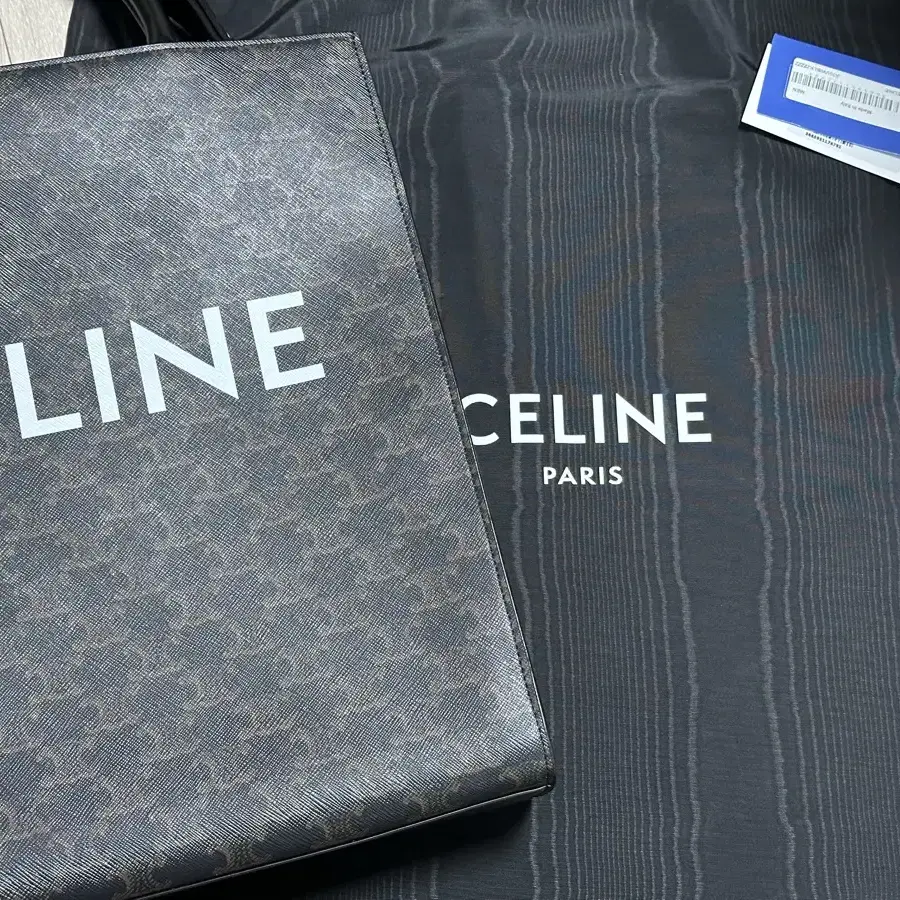 CELINE 셀린느 트리오페 미디엄 버티컬 카바스 토트백