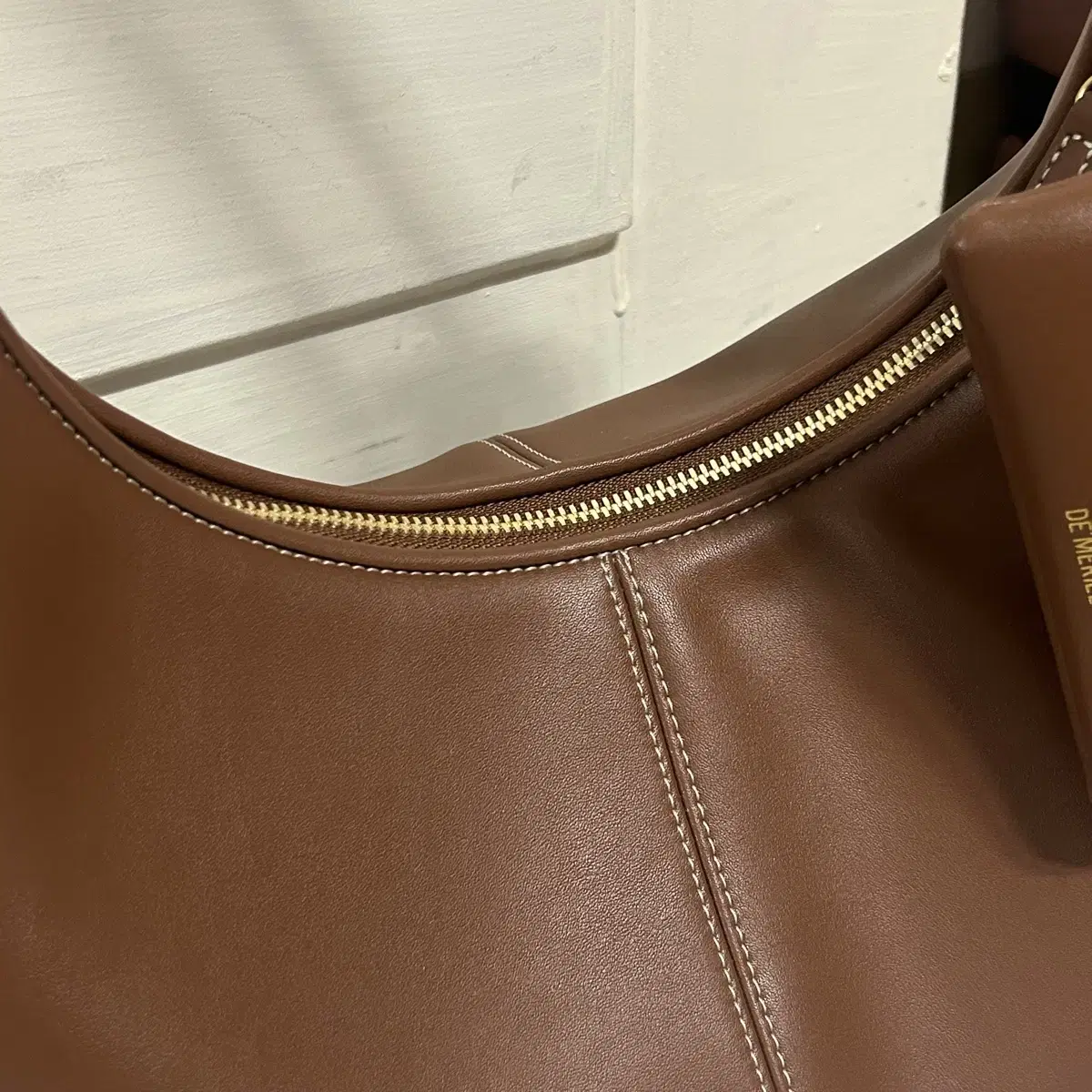 드메리엘 Veneta Hobo Bag Medium Tan Brown