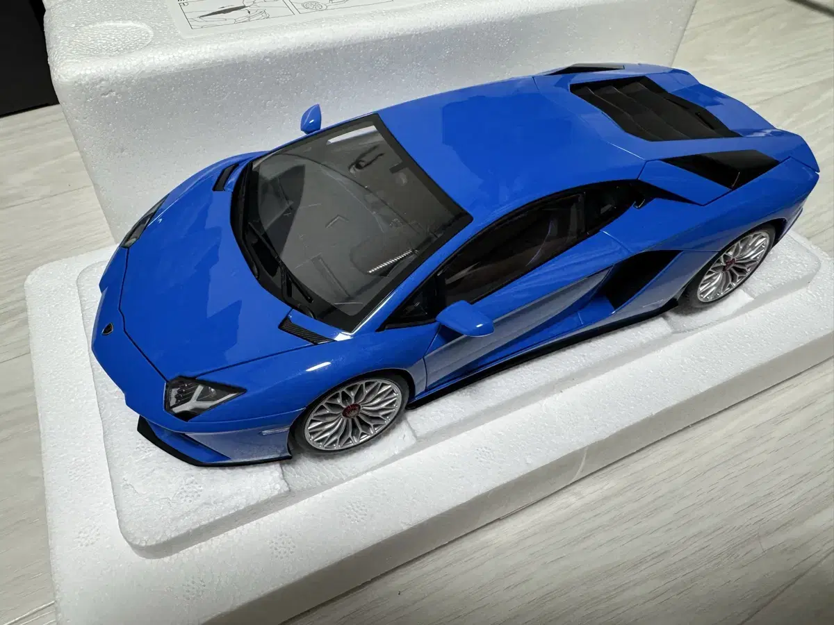 Autoart Lamborghini Aventador S Diecast for Sale