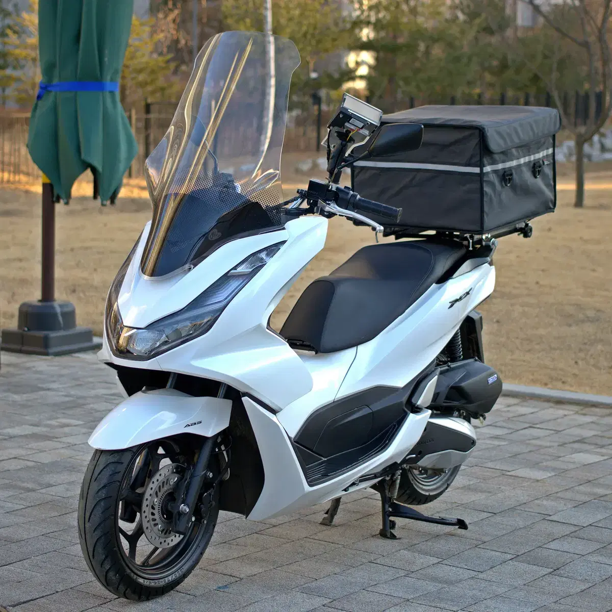 2024년 PCX125 ABS 6,732 KM 화이트 색상 판매합니다