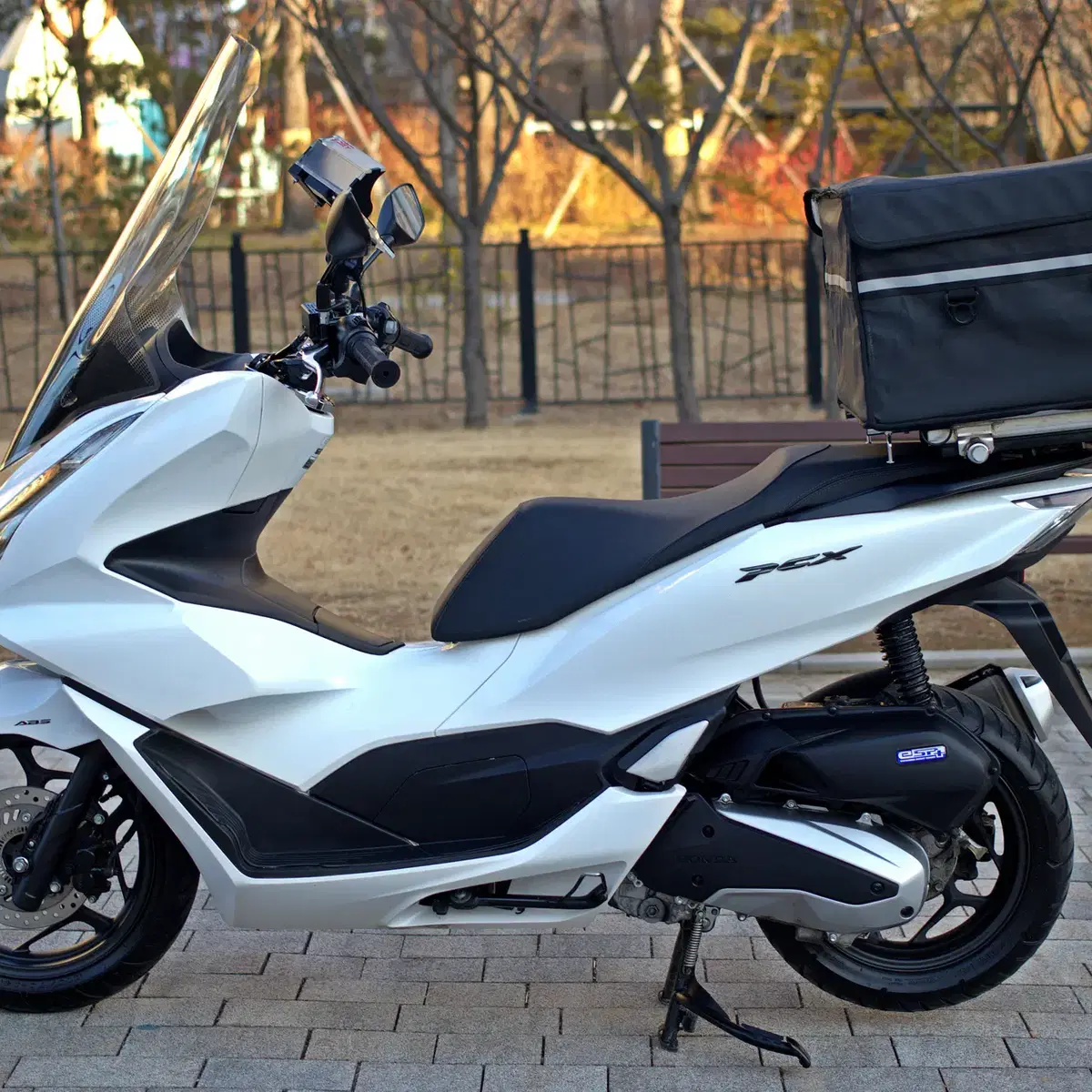 2024년 PCX125 ABS 6,732 KM 화이트 색상 판매합니다