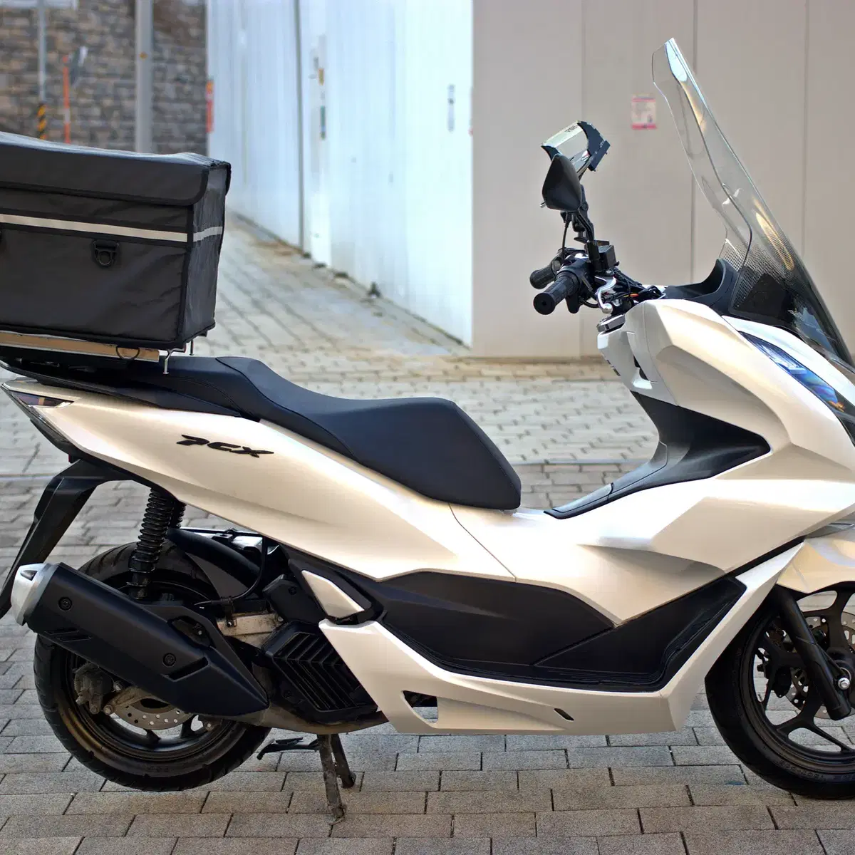 2024년 PCX125 ABS 6,732 KM 화이트 색상 판매합니다