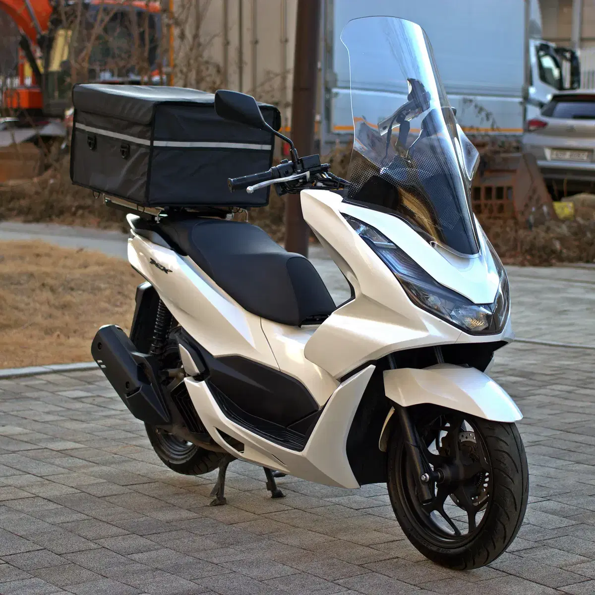 2024년 PCX125 ABS 6,732 KM 화이트 색상 판매합니다