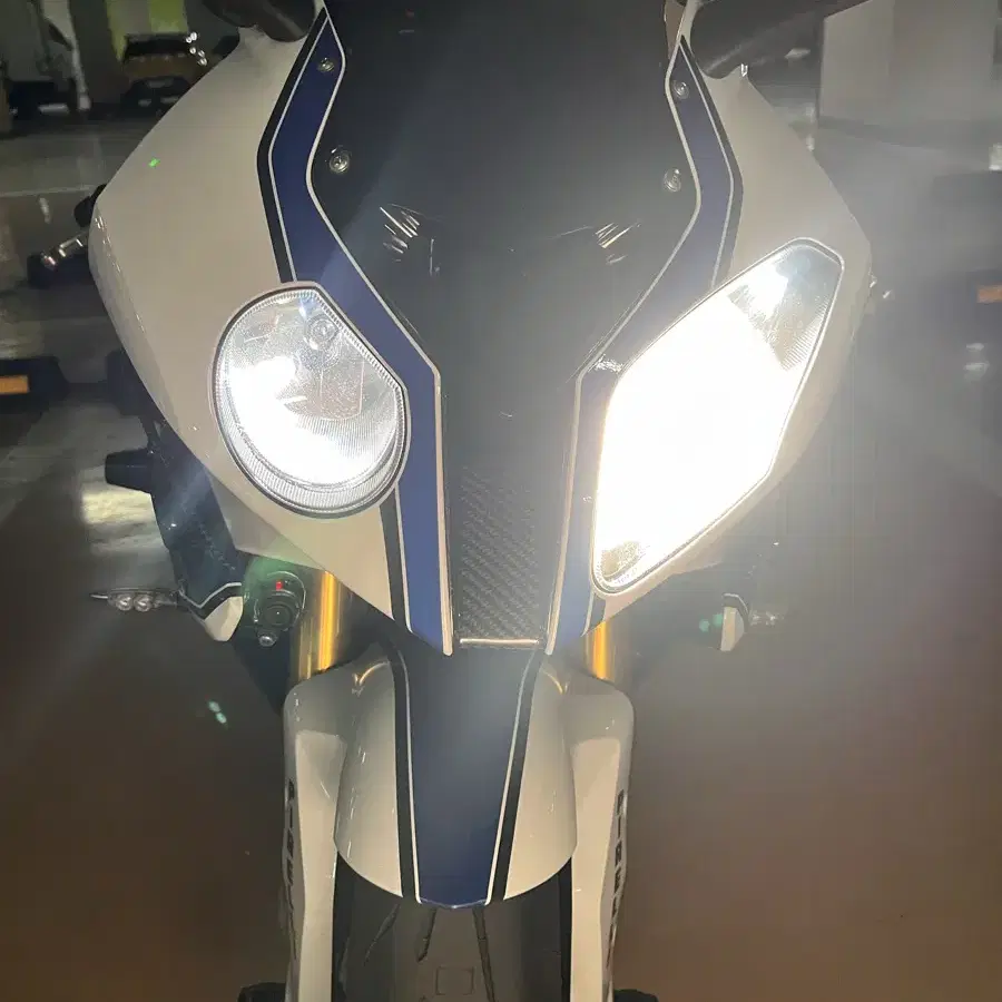 낮은 키로수 S1000RR HP4 컴피티션 판매합니다