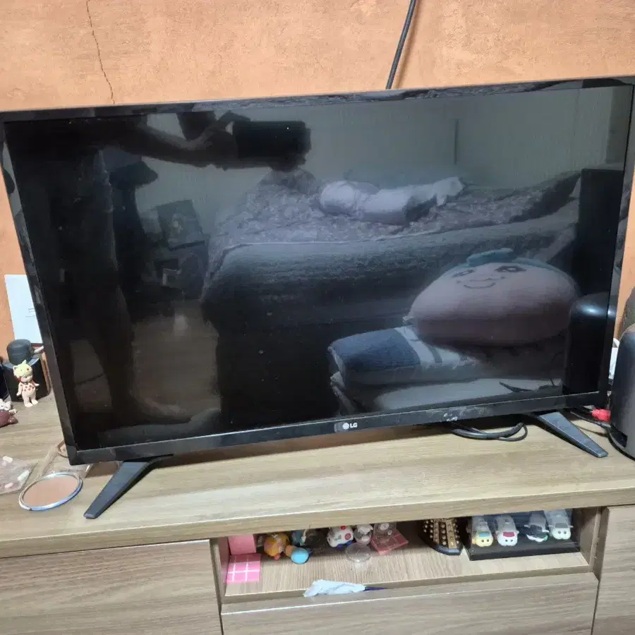 LG LED TV / 32LJ560B