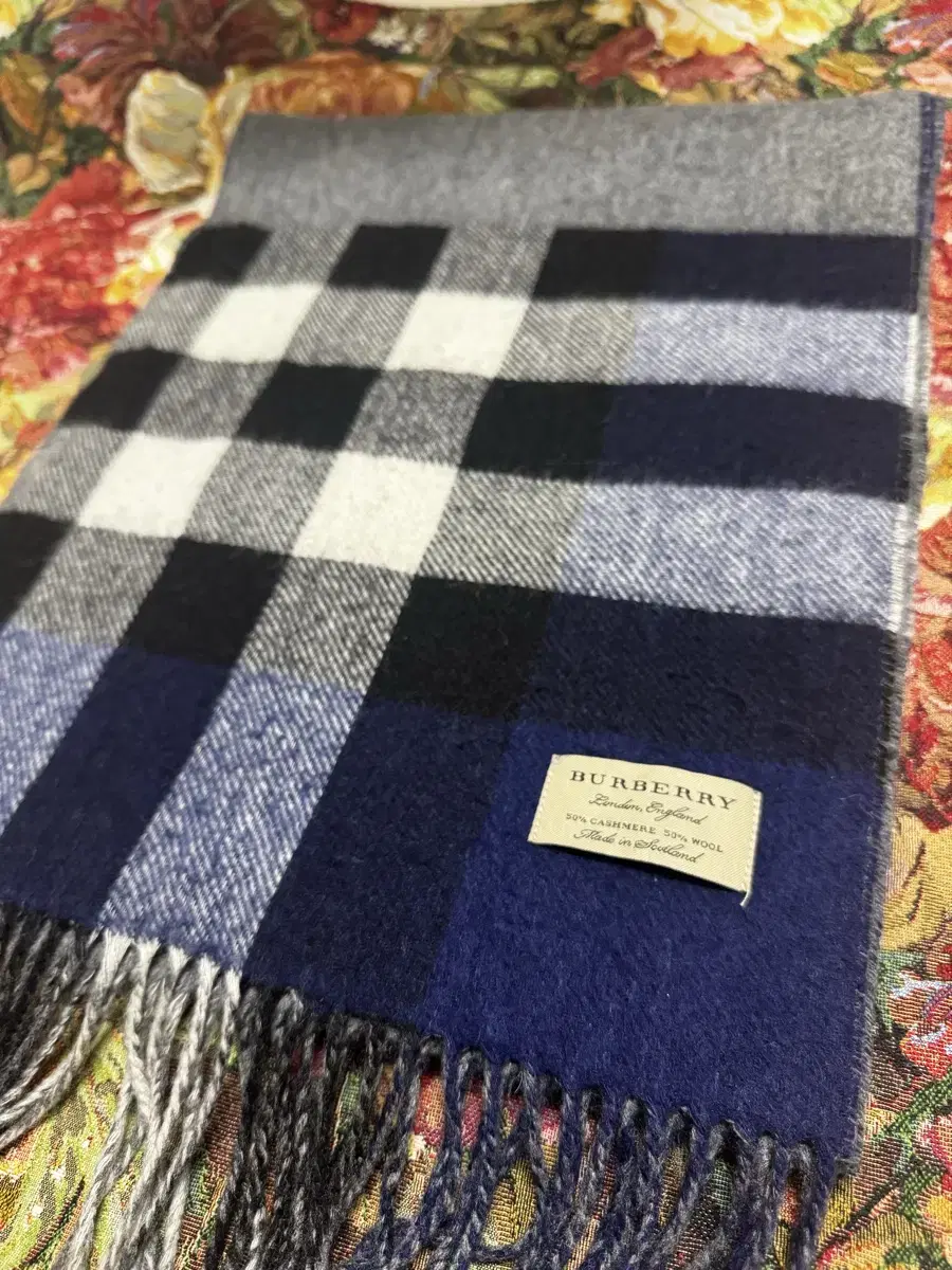 Burberry Scarf Cashmere 50% Wool 50%