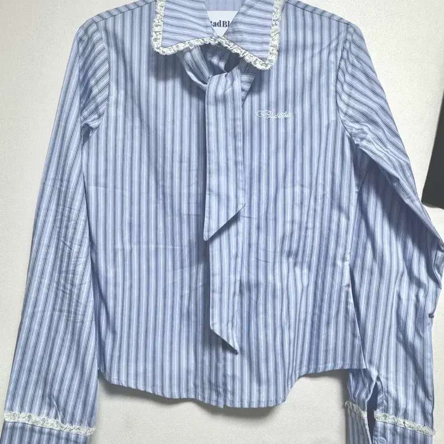 배드블루 셔츠 Stripe Lace Tie Shirt Blue 판매