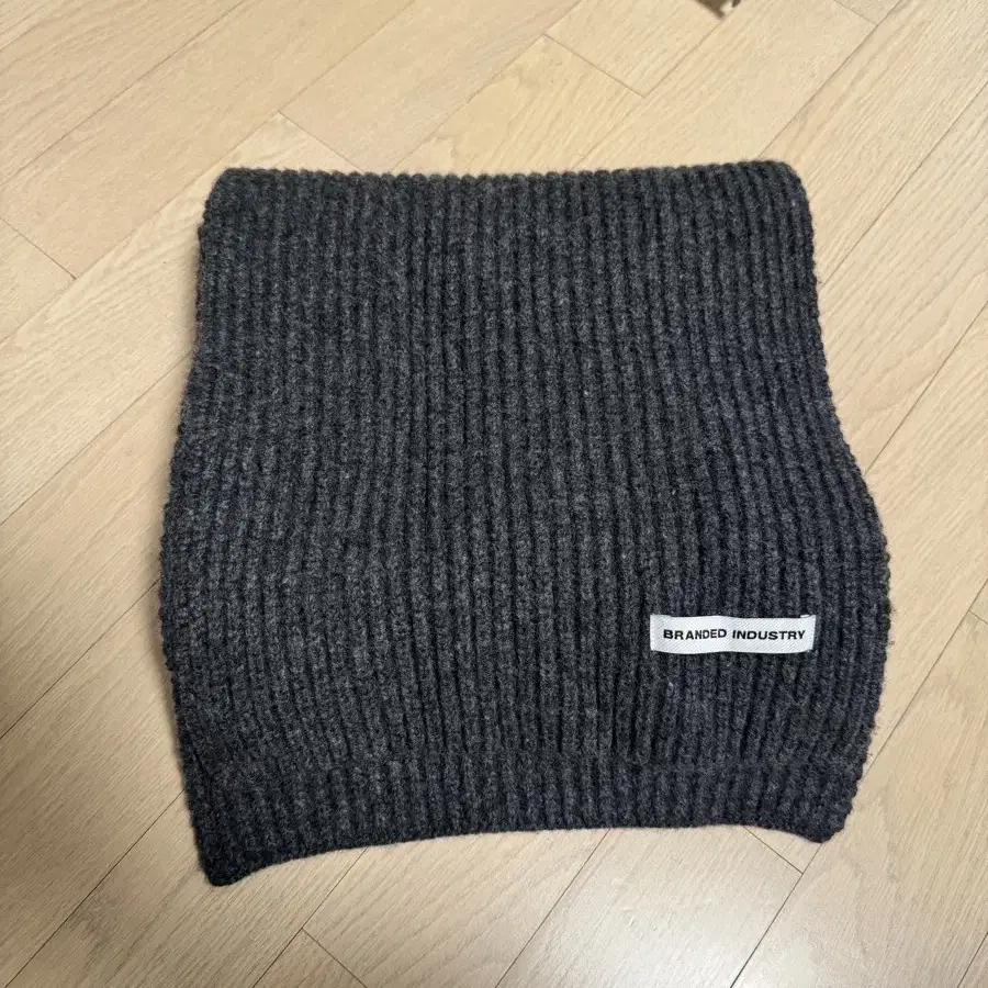 브랜디드 머플러 RIBBED KNIT MUFFLER