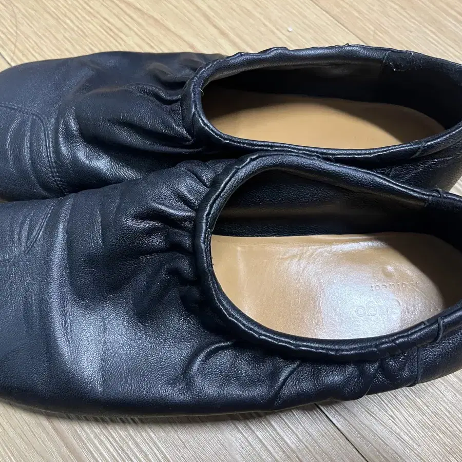 BLACK FLEXIBLE WRINKLE LEATHER STRING LO