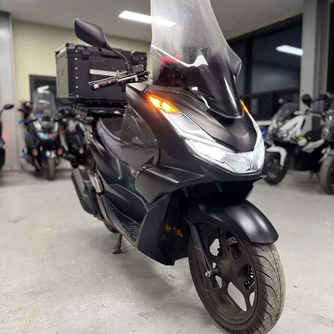 혼다 Pcx125 ABS 22년식 1만Km 판매합니다.