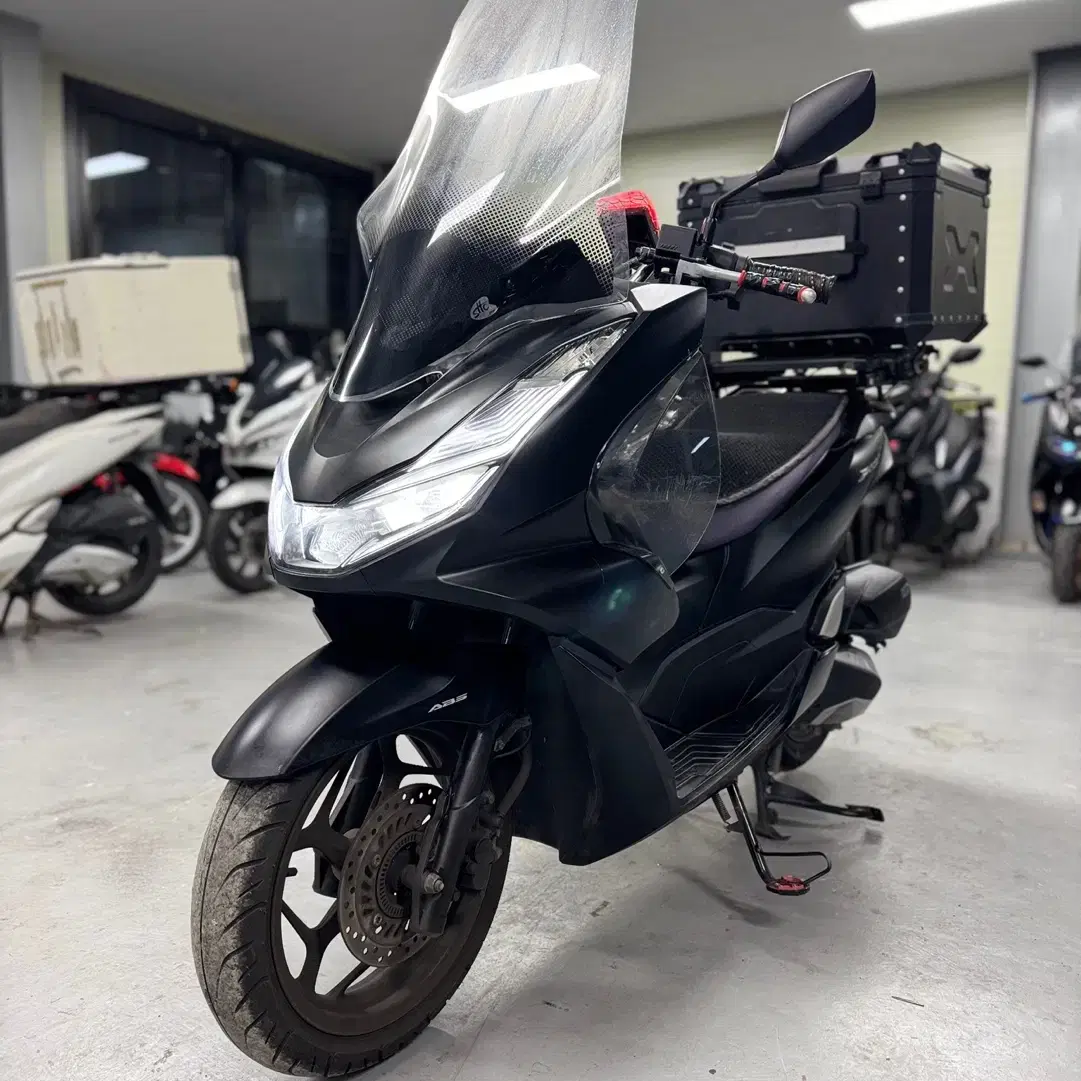 혼다 Pcx125 ABS 22년식 1만Km 판매합니다.