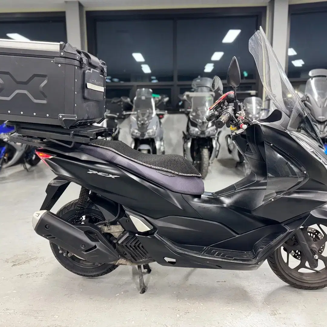 혼다 Pcx125 ABS 22년식 1만Km 판매합니다.