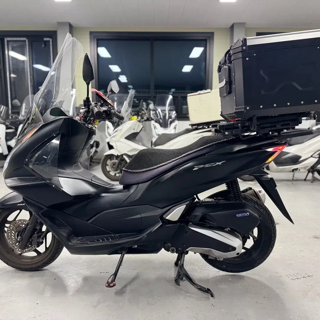 혼다 Pcx125 ABS 22년식 1만Km 판매합니다.