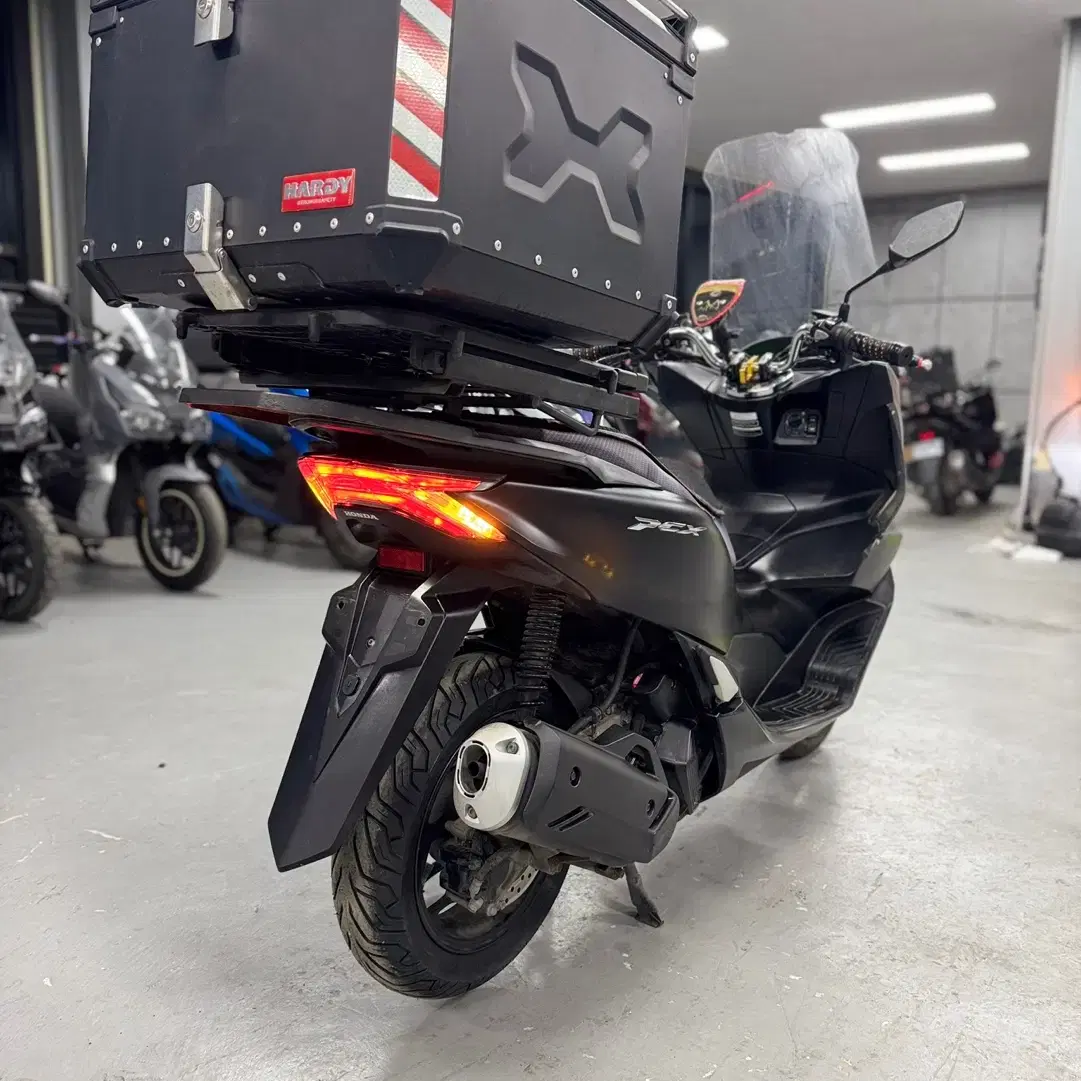 혼다 Pcx125 ABS 22년식 1만Km 판매합니다.