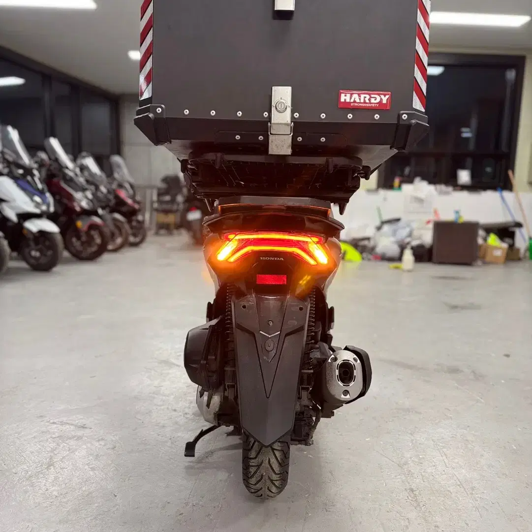 혼다 Pcx125 ABS 22년식 1만Km 판매합니다.