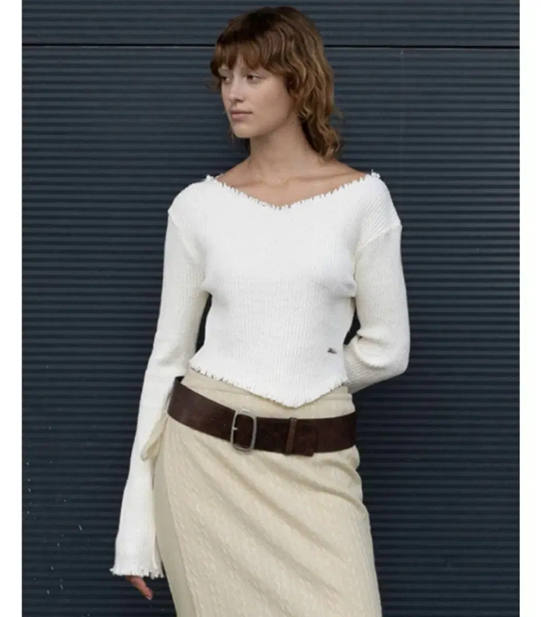 레이브 Ribbed Unbalance Knit in Ivory VK4AP