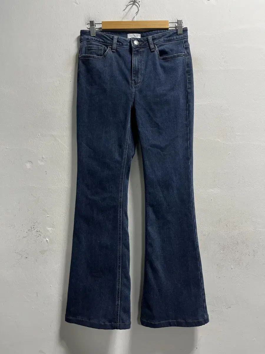 26-27 GUESS GUESS genuine spandex denim bootcut jeans